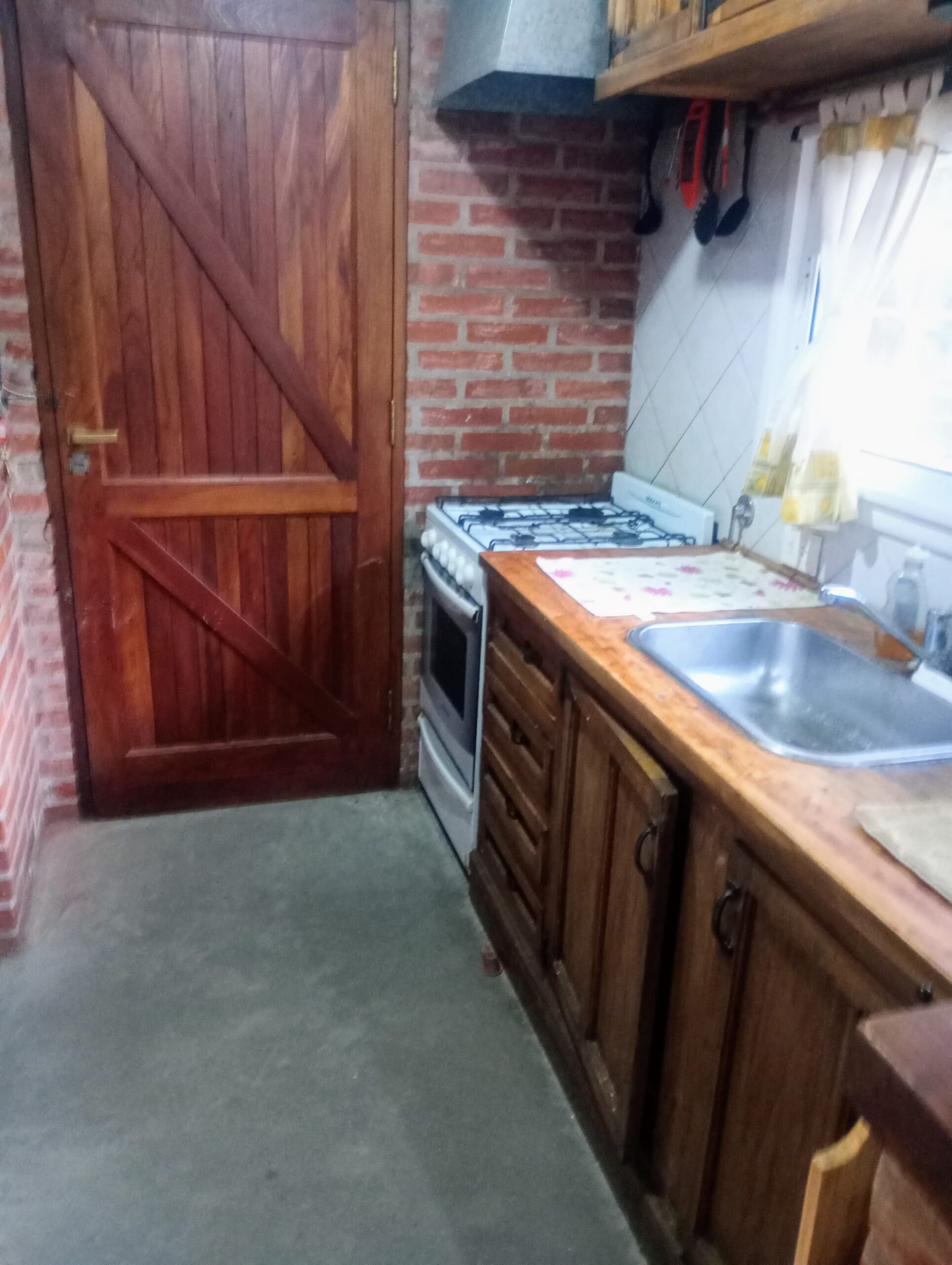 Duplex con parrilla deck.Entrada auto jardin